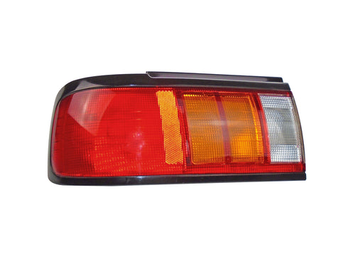 CALAVERA IZQUIERDA CON DIVISIÓN ROJA NISSAN TSURU III 1.6 L 1994-1997